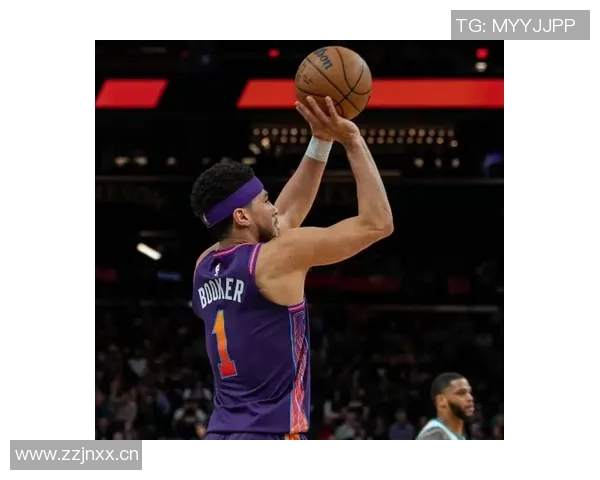 布克半场表现起伏7投4中仅得13分失误频频影响球队节奏 布克半场表现起伏7投4中仅得13分失误频频影响球队节奏